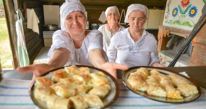 Moldawische Gastfreundschaft mit traditionellen Kuchen